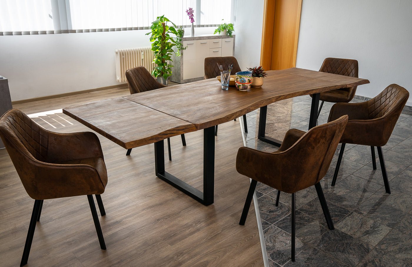 Lakazi Tisch BARCELONA Produktansicht