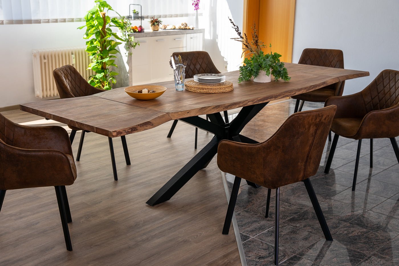 Lakazi Tisch JANOSH B-Ware Produktansicht
